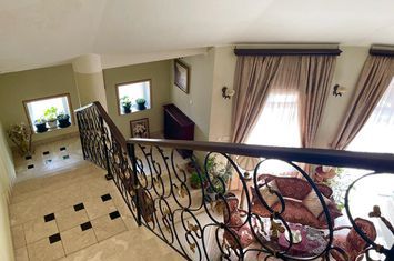 Pipera vila eleganta, spatioasa, garaj, piscina, gradina amenajata anunturi imobiliare Bucuresti