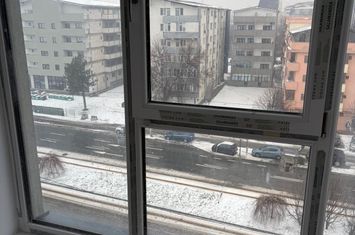 Apartament 3 camere de vanzare CRAIOVA - Dolj anunturi imobiliare Dolj
