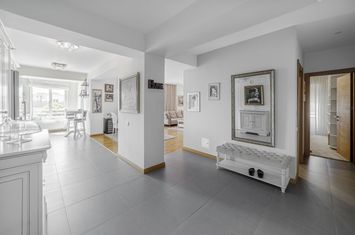 Apartament 3 camere de vanzare DRISTOR - Bucuresti anunturi imobiliare Bucuresti