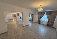 225.000 €, Spațiu comercial