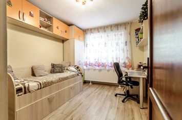 Apartament la 1 minut de Podgoria, 3 camere, etaj 1 Zona Premium anunturi imobiliare Arad