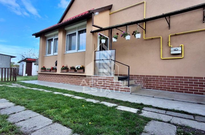 Casa cu 2 camere ,1472mp in Battanya anunturi imobiliare Arad