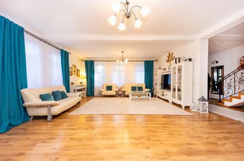 Casă - 4 camere de vanzare VALEA LUPULUI - Iasi anunturi imobiliare Iasi
