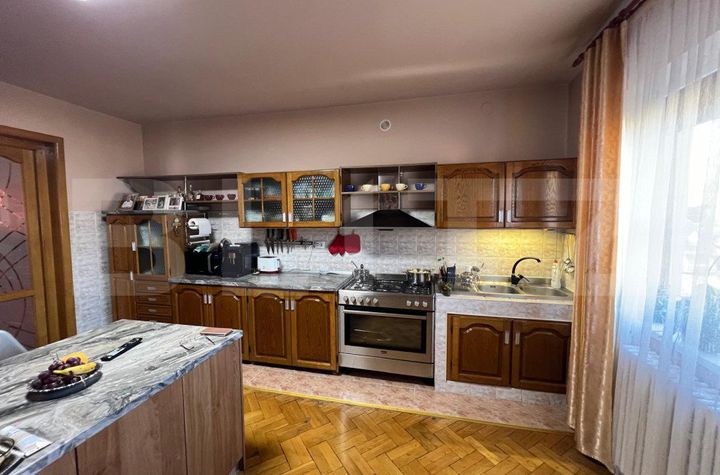 Casă - 10 camere de vanzare SATU MARE - Satu Mare anunturi imobiliare Satu Mare