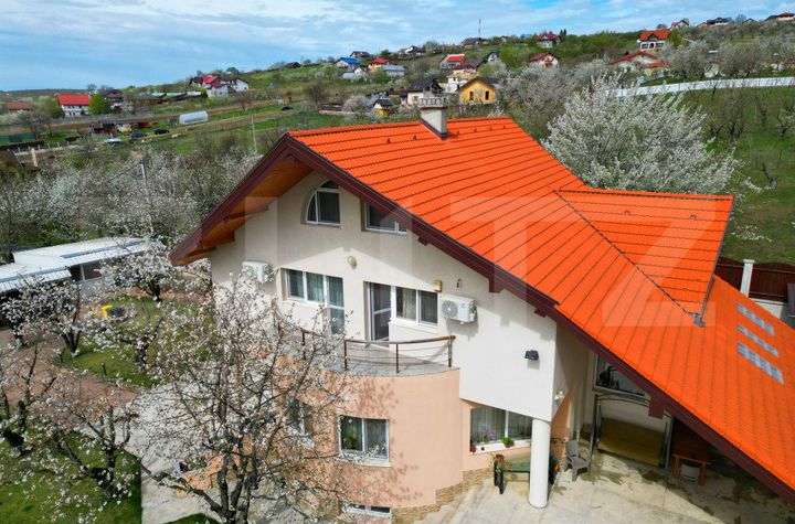 Vilă - 8 camere de vanzare IASI - Iasi anunturi imobiliare Iasi