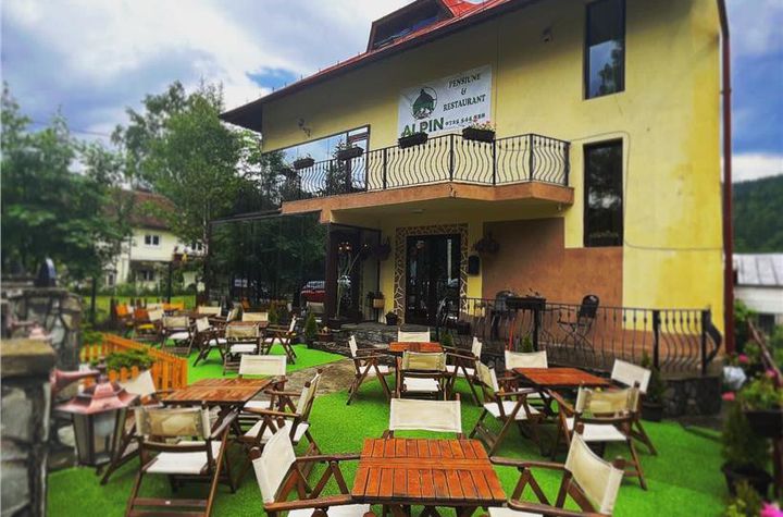 Apartament 8 camere de vanzare BUSTENI - Prahova anunturi imobiliare Prahova