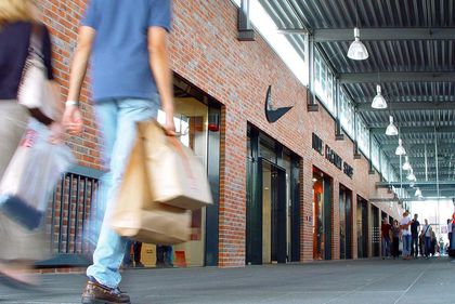 Retailerii internaţionali dau buzna în Bucureşti. Îşi revine piaţa?