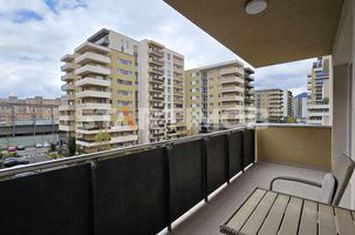 Apartament  mobilat cu boxa si parcare Urban Plaza anunturi imobiliare Brasov