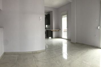 Studio renovat 28 mp, etaj 1 — Serres centru anunturi imobiliare Grecia