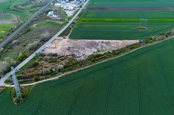 Teren extravilan 10.000 mp – PUZ în curs anunturi imobiliare Arad