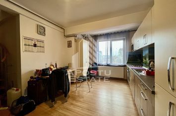 Apartament pe 2 niveluri, 3 camere, 2 bai, lift, zona Lunei anunturi imobiliare Timis