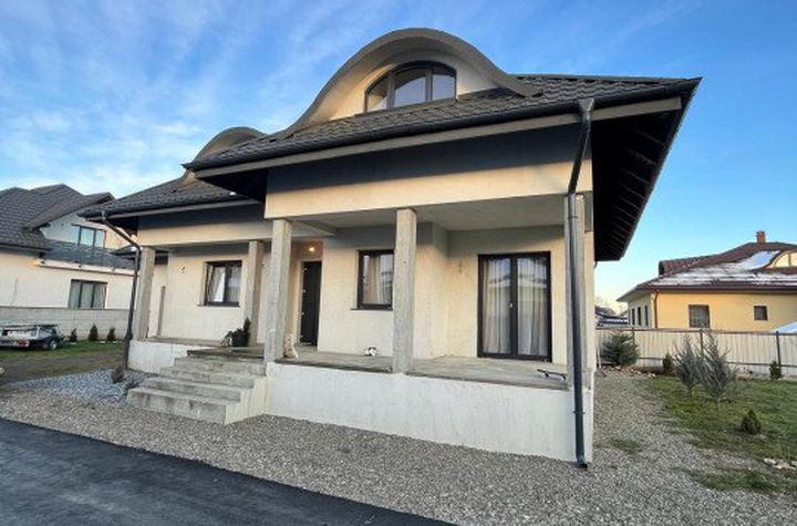 Vilă - 4 camere de vanzare RADAUTI - Suceava anunturi imobiliare Suceava