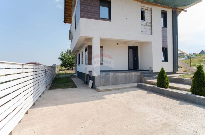 Apartament cu 5 camere de vânzare anunturi imobiliare Iasi