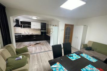 Apartament 3 camere de vanzare ULTRACENTRAL - Vrancea anunturi imobiliare Vrancea