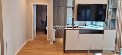 Apartament 3 camere 77 mp