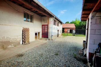 Casa ultracentral in Saliste cu un teren generos de 1757 mp anunturi imobiliare Sibiu