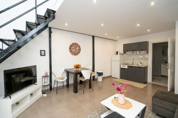 Loft 70 mp, renovat 2024, în centrul Drama anunturi imobiliare Grecia