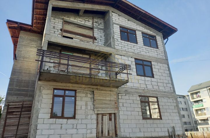 Vilă - 10 camere de vanzare METALURGIEI - Bucuresti anunturi imobiliare Bucuresti