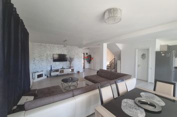 Casă - 4 camere de vanzare CENTRAL - Alba anunturi imobiliare Alba