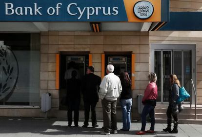 Activitatea Bank of Cyprus în România va fi întreruptă pentru încă două săptămâni