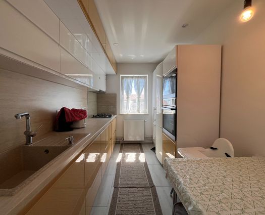 Apartament 4 camere Valea Aurie, 70 mp