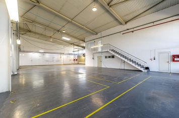 Hala industriala de vanzare 3495 mp zona Gradiste anunturi imobiliare Arad