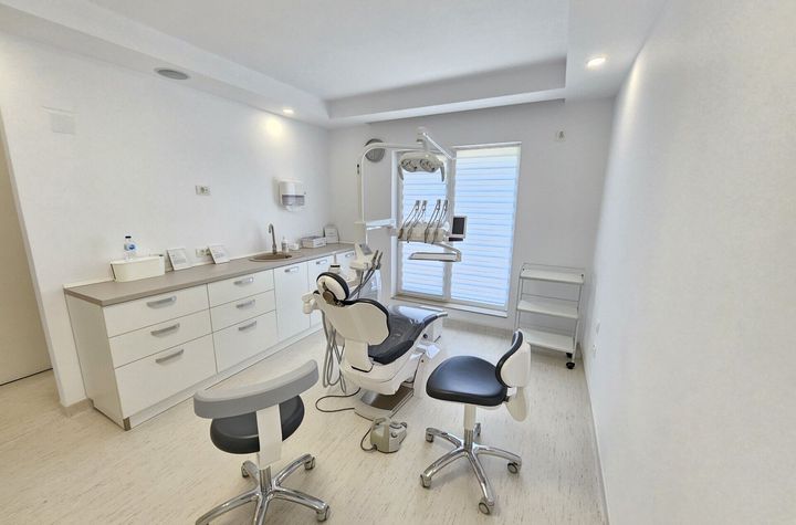 VANZARE CABINET STOMATOLOGIC INDIVIDUAL, COMPLEX COSMOPOLIS anunturi imobiliare Bucuresti
