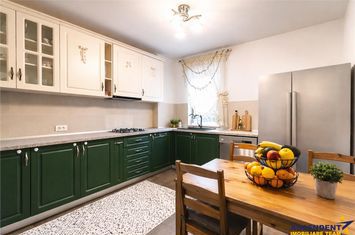 Apartament 3 camere de vanzare TRACTORUL - Brasov anunturi imobiliare Brasov