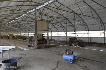 Bogati - Glimbocel, Ferma Zootehnica, Cladiri 1996 mp, Teren 4.89 ha anunturi imobiliare Arges