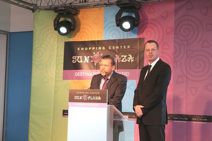 Sun Plaza - un mall care încearcă să-şi atragă clienţii prin mega-concerte
