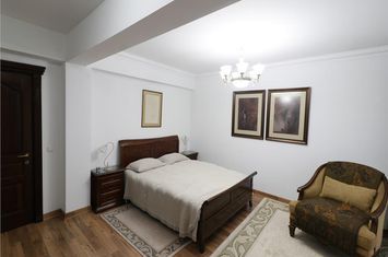 Vilă - 10 camere de vanzare BUCIUM - Iasi anunturi imobiliare Iasi