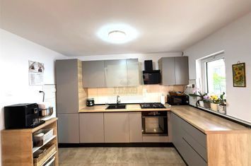 Casă - 6 camere de inchiriat CENTRAL - Sibiu anunturi imobiliare Sibiu
