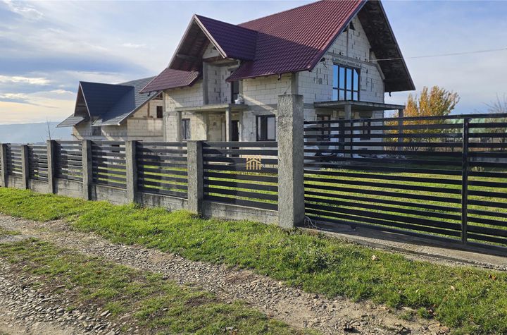 Vilă - 5 camere de vanzare MITOCU DRAGOMIRNEI - Suceava anunturi imobiliare Suceava