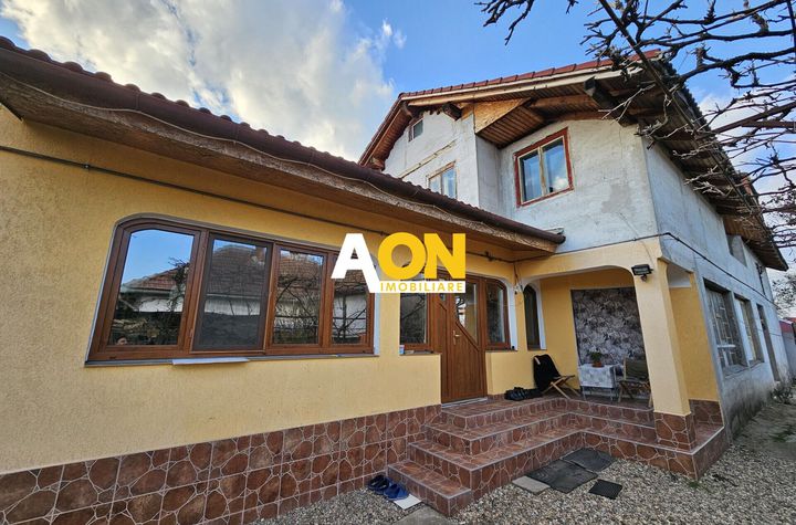 Casa 4 camere, 300 mp utili, 562 mp teren, zona Centru anunturi imobiliare Alba