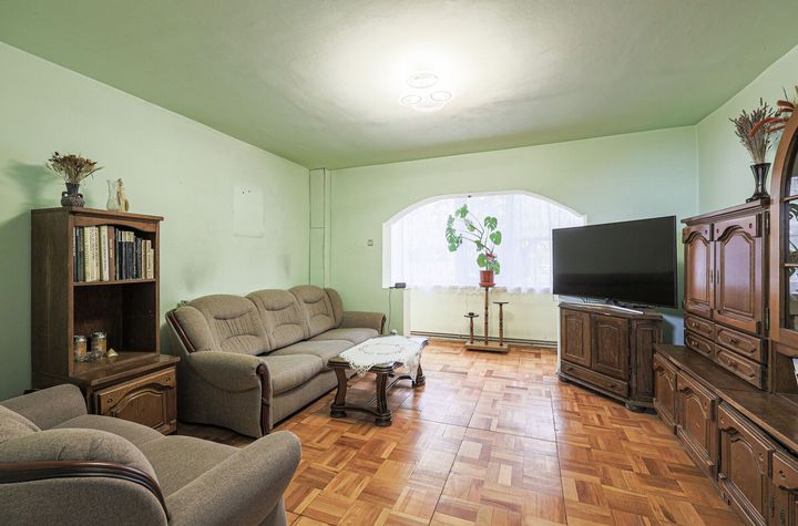 Apartament foarte spațios cu 5 camere la parter in Micalaca Comision 0 anunturi imobiliare Arad