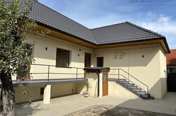 Casă - 3 camere de inchiriat CENTRAL - Brasov anunturi imobiliare Brasov