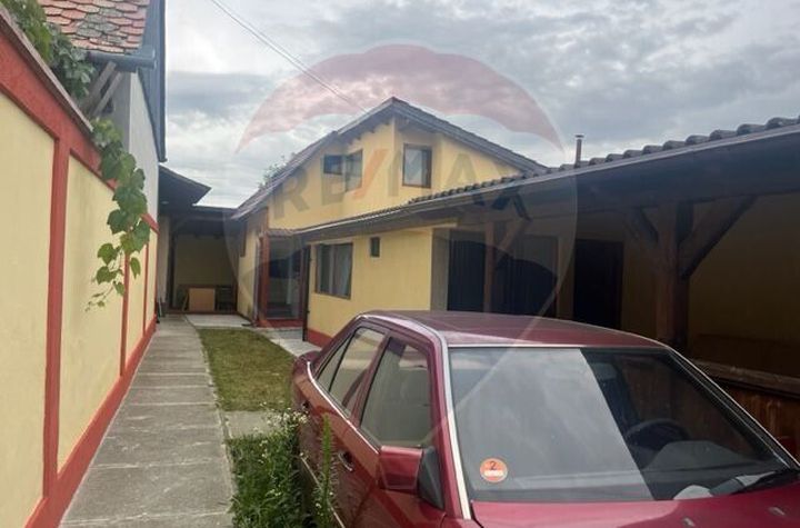 Casă de vanzare in Orlat cu 2200 mp teren parcelabil anunturi imobiliare Sibiu