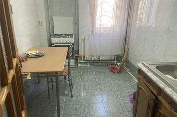 Apartament 3 camere de vanzare ULTRACENTRAL - Vrancea anunturi imobiliare Vrancea