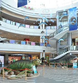 Centrele comerciale o duc cel mai prost în Bucureşti