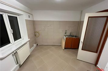 Apartament 3 camere de vanzare CENTRAL - Vrancea anunturi imobiliare Vrancea