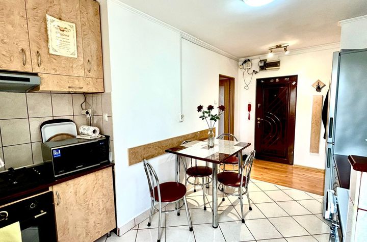 Apartament 3 camere de vanzare ORADEA - Bihor anunturi imobiliare Bihor