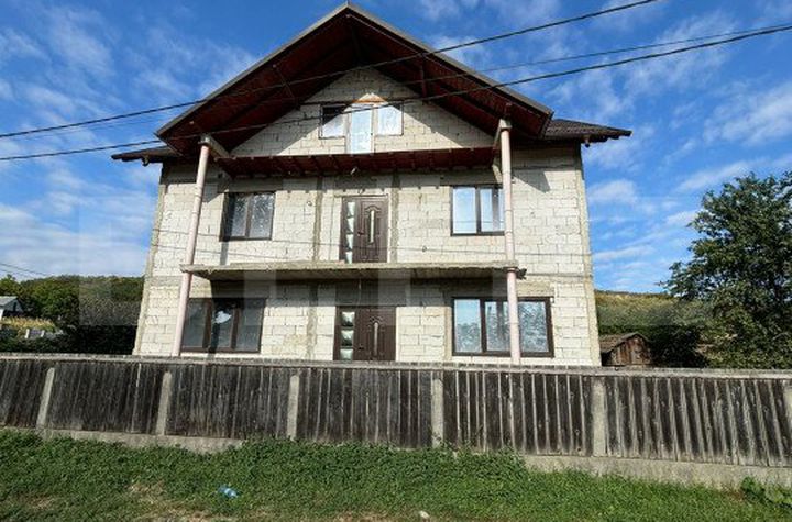 Casă - 4 camere de vanzare SUCEAVA - Suceava anunturi imobiliare Suceava