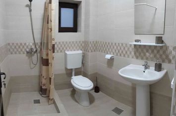 Vilă - 8 camere de vanzare 2 MAI - Constanta anunturi imobiliare Constanta