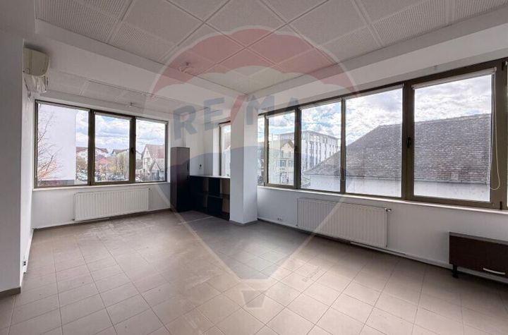 Birou luminos 70 mp în clădire modernă, zona Calea Dumbrăvii Sibiu anunturi imobiliare Sibiu