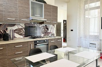 Apartament central cu 3 camere de vanzare in Oradea anunturi imobiliare Bihor
