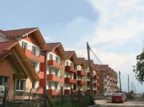 Ce aleg, casă „la roşu“ sau finisată?