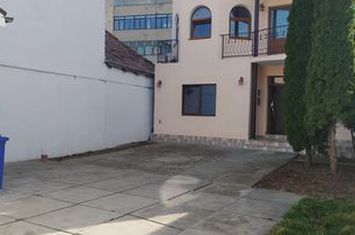 Vilă - 10 camere de vanzare TREI STEJARI - Sibiu anunturi imobiliare Sibiu