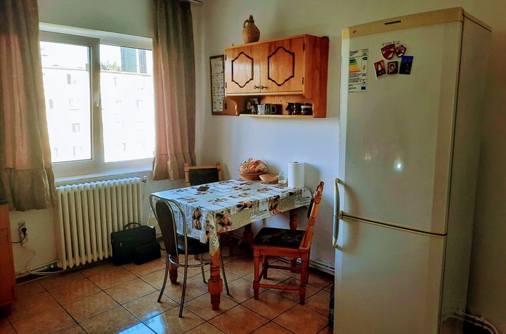 Apartament 3 camere de vanzare SIMERIA - Hunedoara anunturi imobiliare Hunedoara