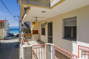 Apartament etaj 1 + studio lângă mare, Paralia Ofriniou anunturi imobiliare Grecia