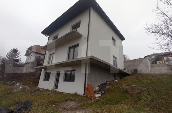 Vilă - 5 camere de vanzare BACIU - Cluj anunturi imobiliare Cluj